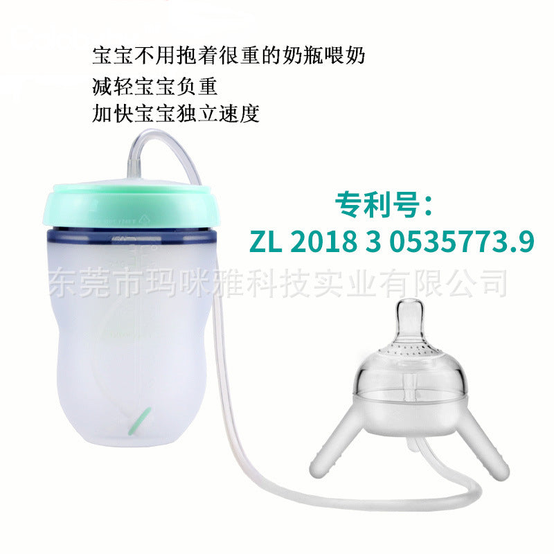 Patented creative wide-caliber long straw separation type baby bottle liberating parents' hands
