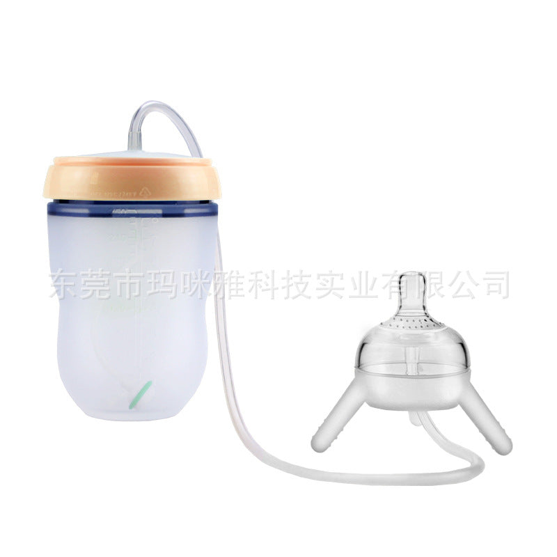 Patented creative wide-caliber long straw separation type baby bottle liberating parents' hands