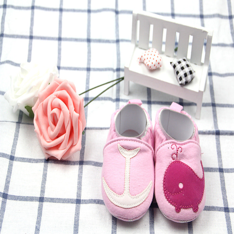 2019 factory direct sales of new children's baby toddler shoes cartoon embroidery can not fall off the heel baby shoes