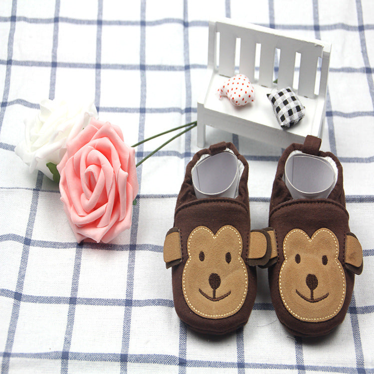2019 factory direct sales of new children's baby toddler shoes cartoon embroidery can not fall off the heel baby shoes