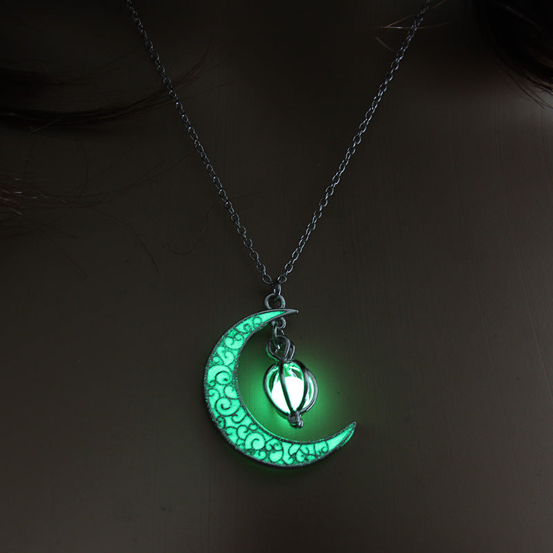 Hot selling moon pumpkin pendant in Europe and America Luminous stone luminous necklace Christmas Halloween ornaments