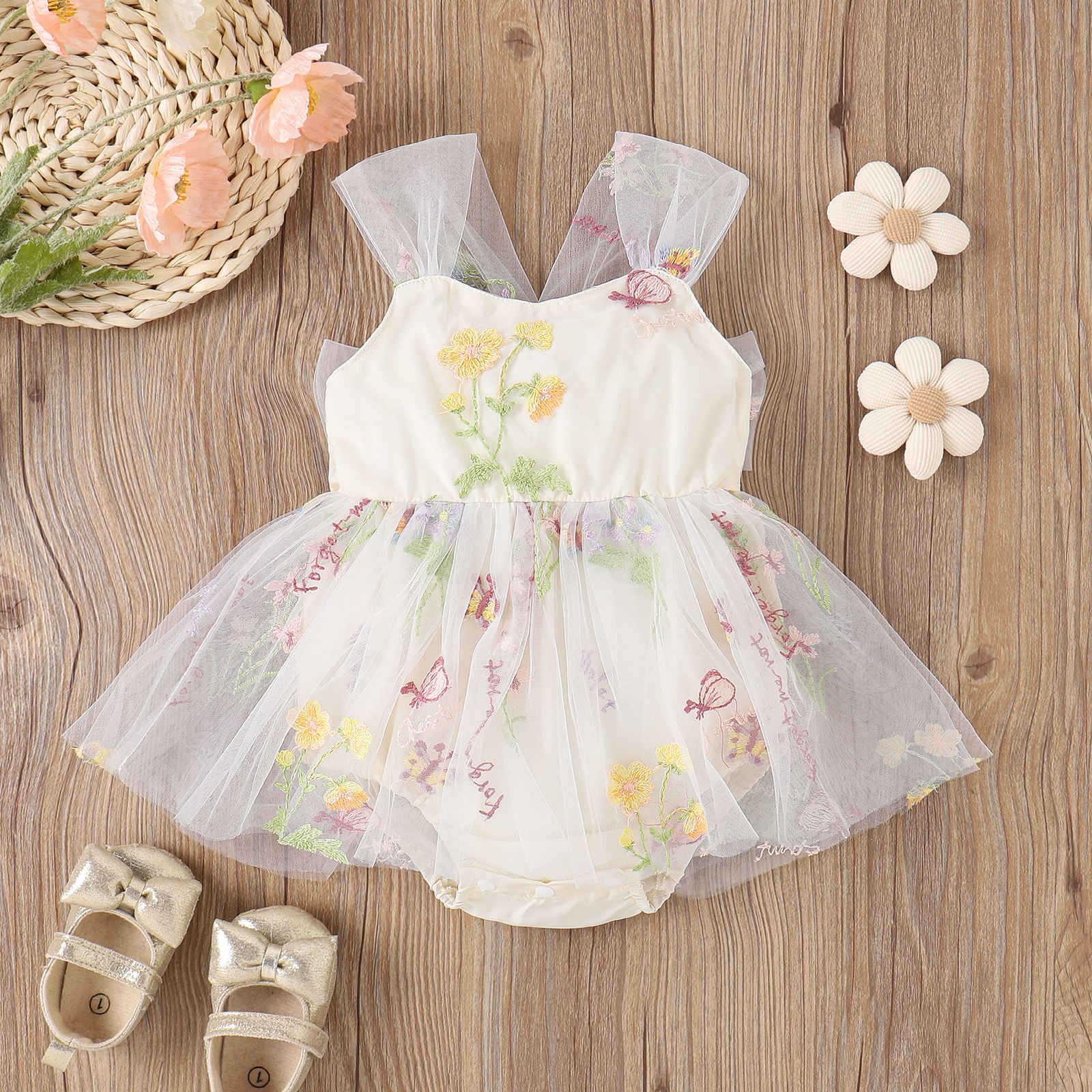 Baoxin children's clothing Korean version spring and summer girls baby sling embroidered flowers mesh princess can open crotch fart baby romper