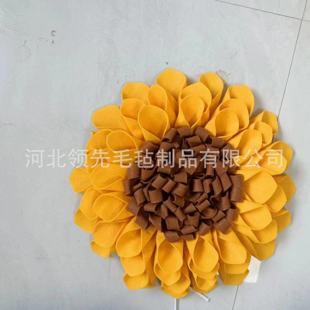 Large pet dog sniffing toy pad cat and dog sniffing pad washable fun food hiding puzzle slow eating pad