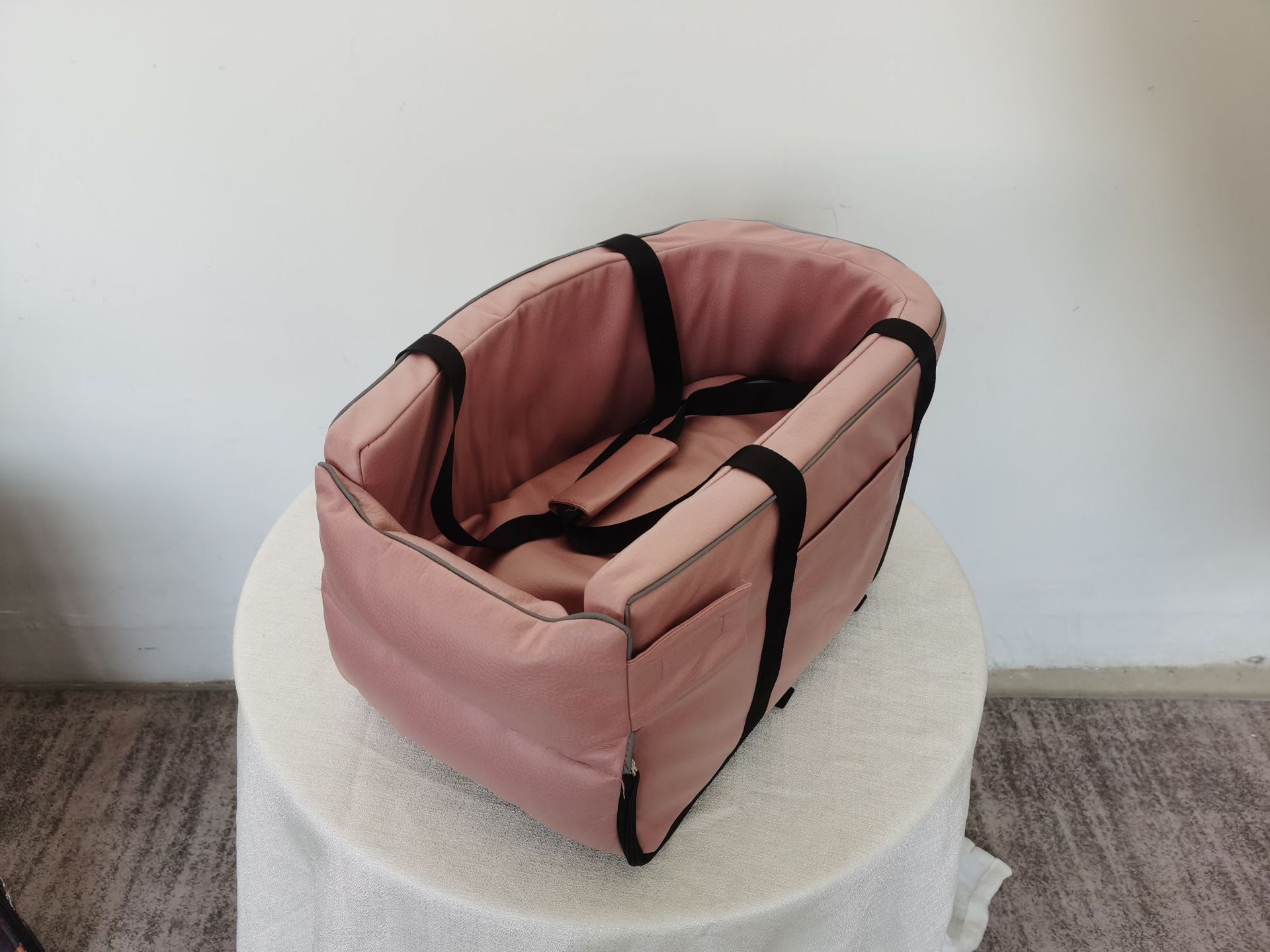 Amazon best-selling car dog kennel car pet car mat safety seat center control pet kennel