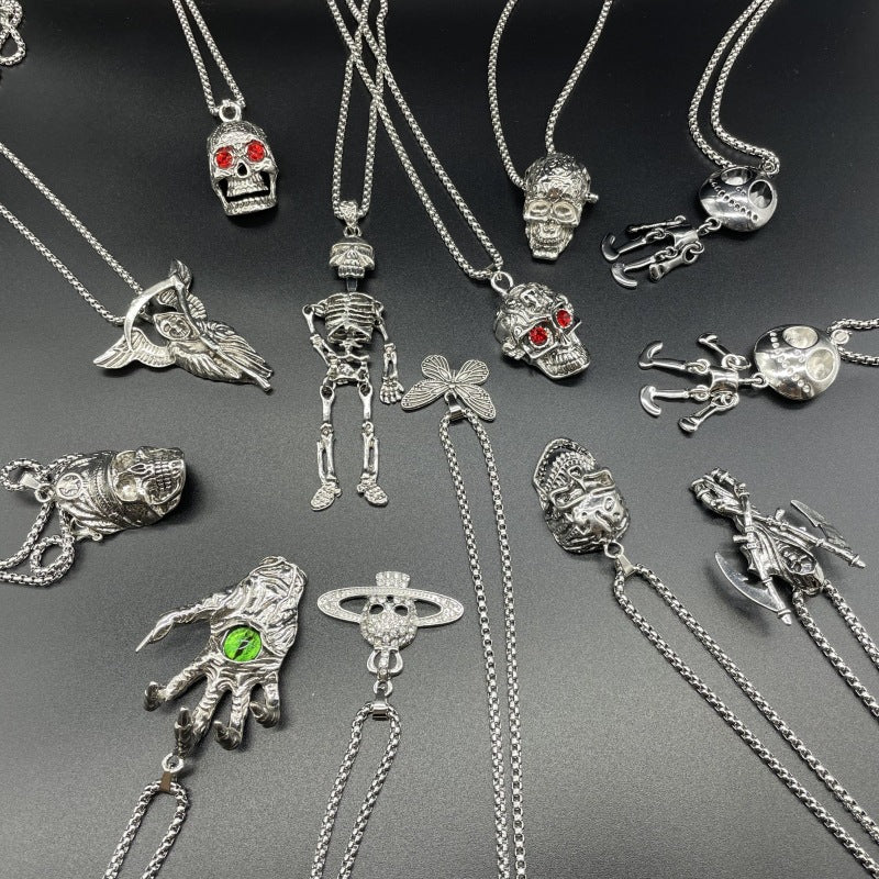Retro Hip Hop Skull Titanium Steel Necklace Men and Women Domineering Skull Pendant Necklace Halloween Dress Up Gift Pendant