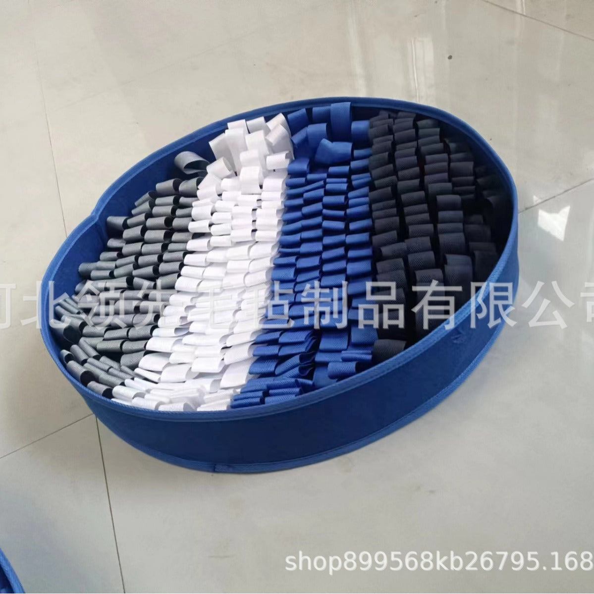 Large pet dog sniffing toy pad cat and dog sniffing pad washable fun food hiding puzzle slow eating pad