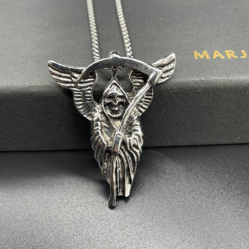 Retro Hip Hop Skull Titanium Steel Necklace Men and Women Domineering Skull Pendant Necklace Halloween Dress Up Gift Pendant