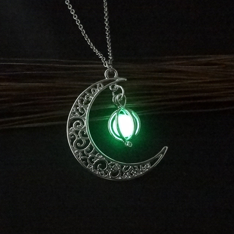 European and American luminous simple accessories, a variety of popular fashionable and versatile luminous hollow necklaces, women's Halloween accessories