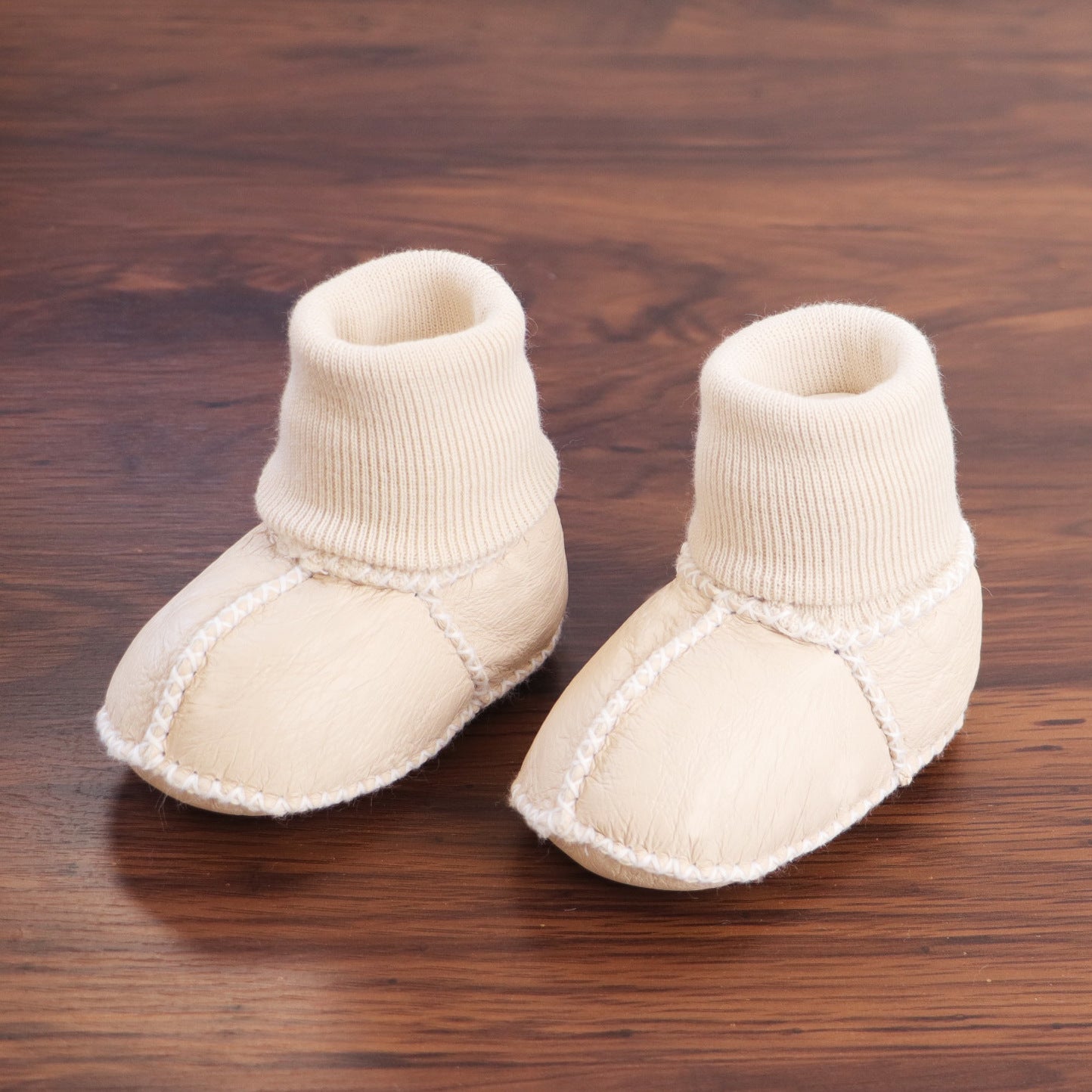 Sheepskin and fur integrated baby shoes and socks keep warm and velvet autumn and winter baby cotton shoes soft soles will not fall off toddler shoes newborn