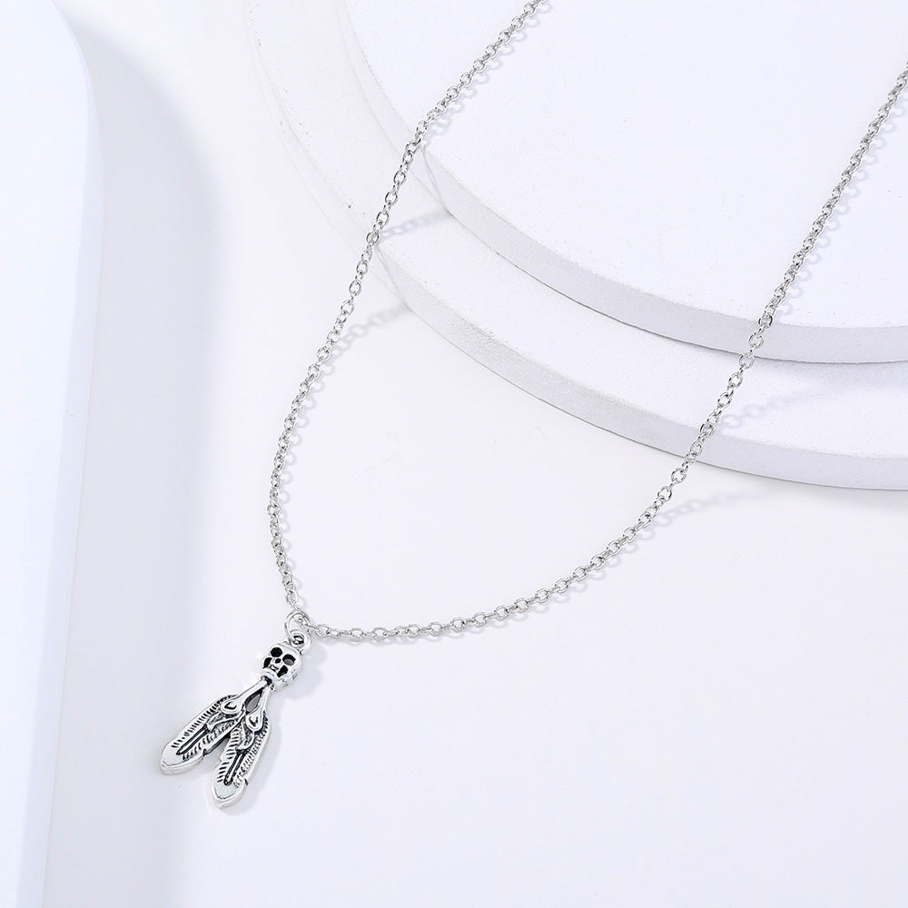 European and American luminous simple accessories, a variety of popular fashionable and versatile luminous hollow necklaces, women's Halloween accessories