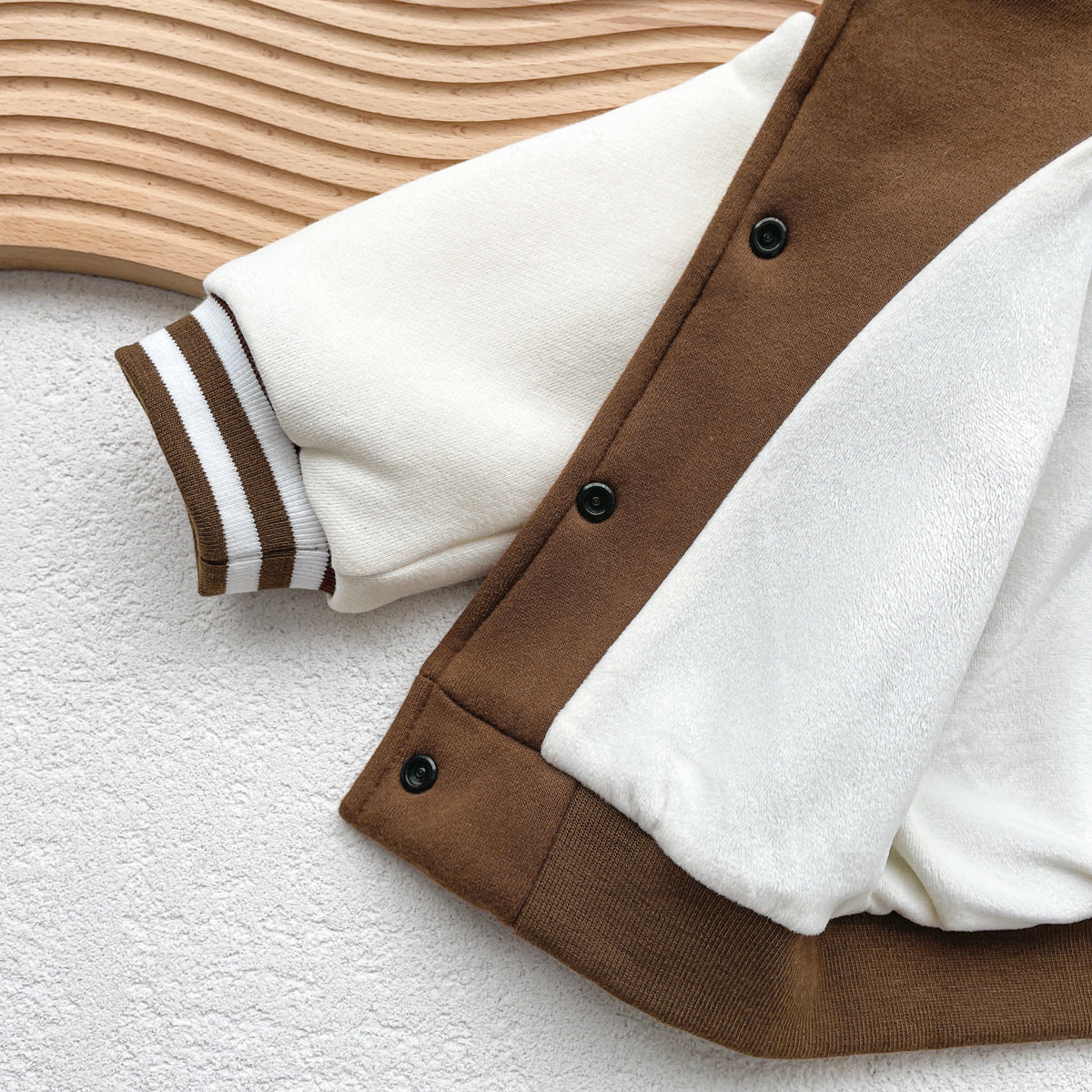 2024 Korean version children's jacket autumn and winter style plus velvet cartoon bear cardigan top baby Korean baseball jacket