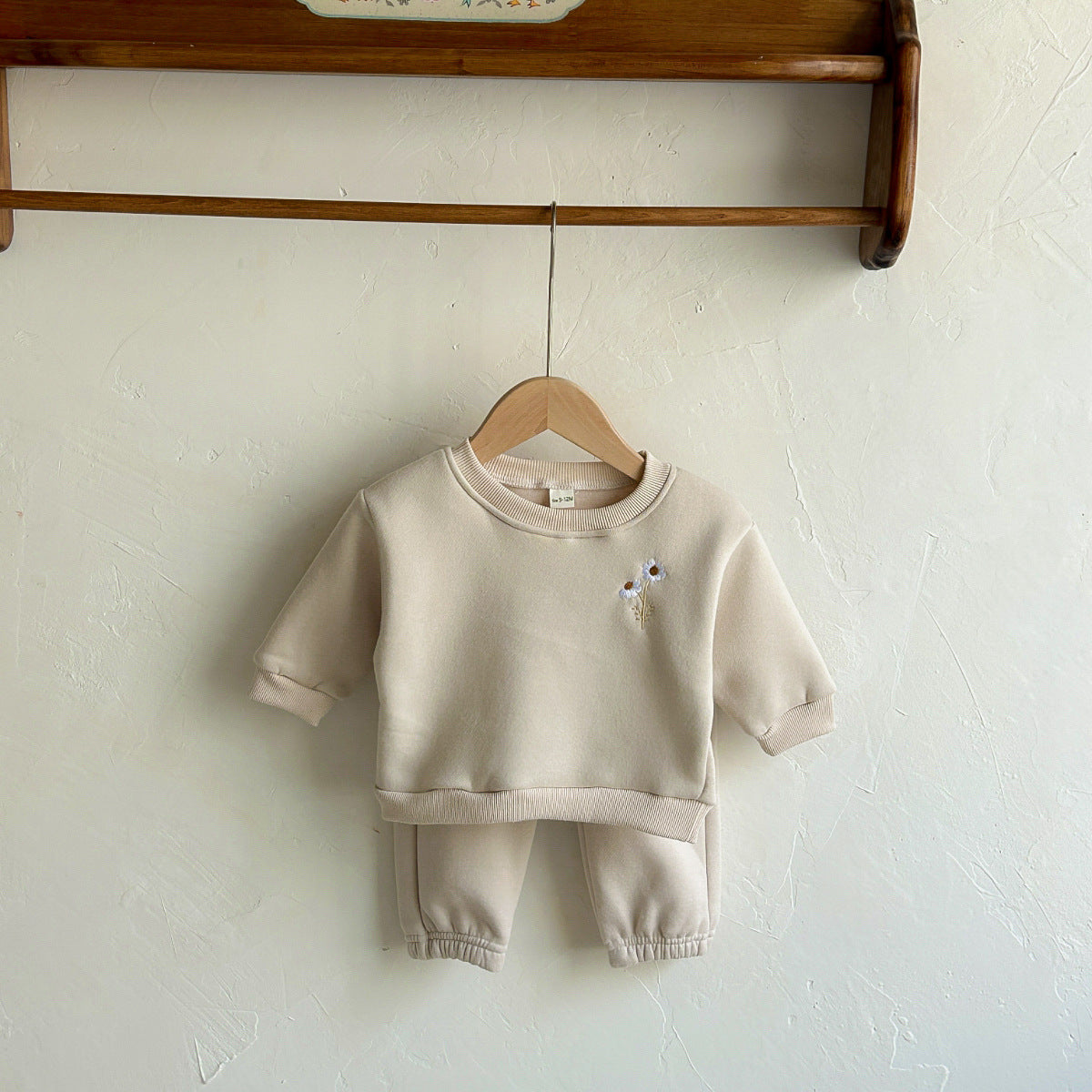 INS Korean version of the winter newborn floral embroidery plus velvet long-sleeved two-piece children's baby round neck sweater suit