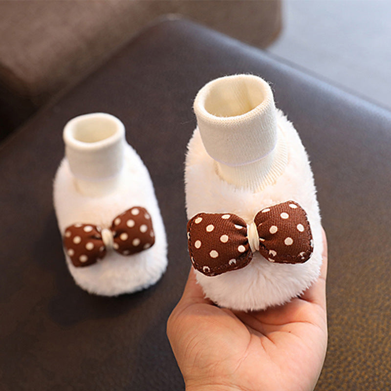 Autumn and winter infant shoes plus velvet 0-1 year old baby soft sole non-falling cotton shoes keep warm newborn full moon shoes and socks