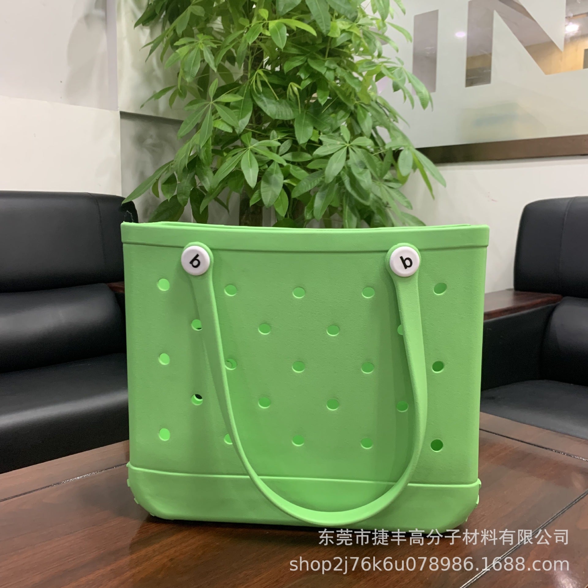 New supply EVA beach bag European and American fashion portable women's hole bag printed pet storage handbag