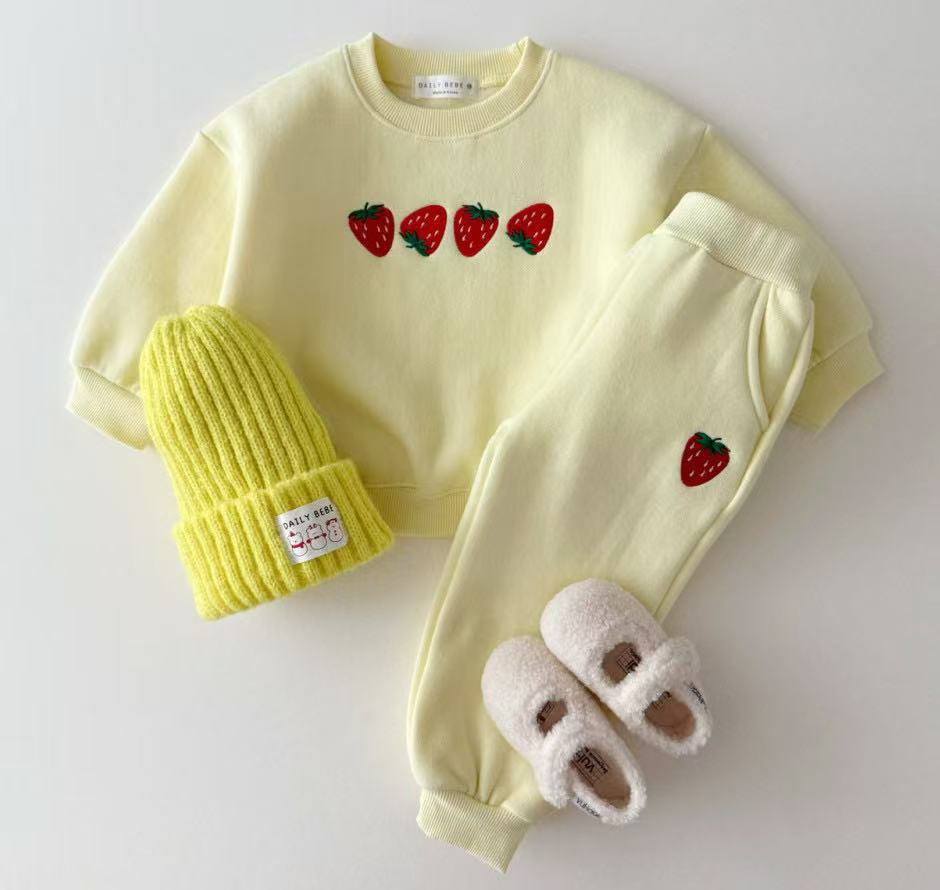 2025 Korean version of children's spring and autumn new cotton suits for boys and girls baby strawberry embroidered sweatshirts all-match two-piece suits cross-border