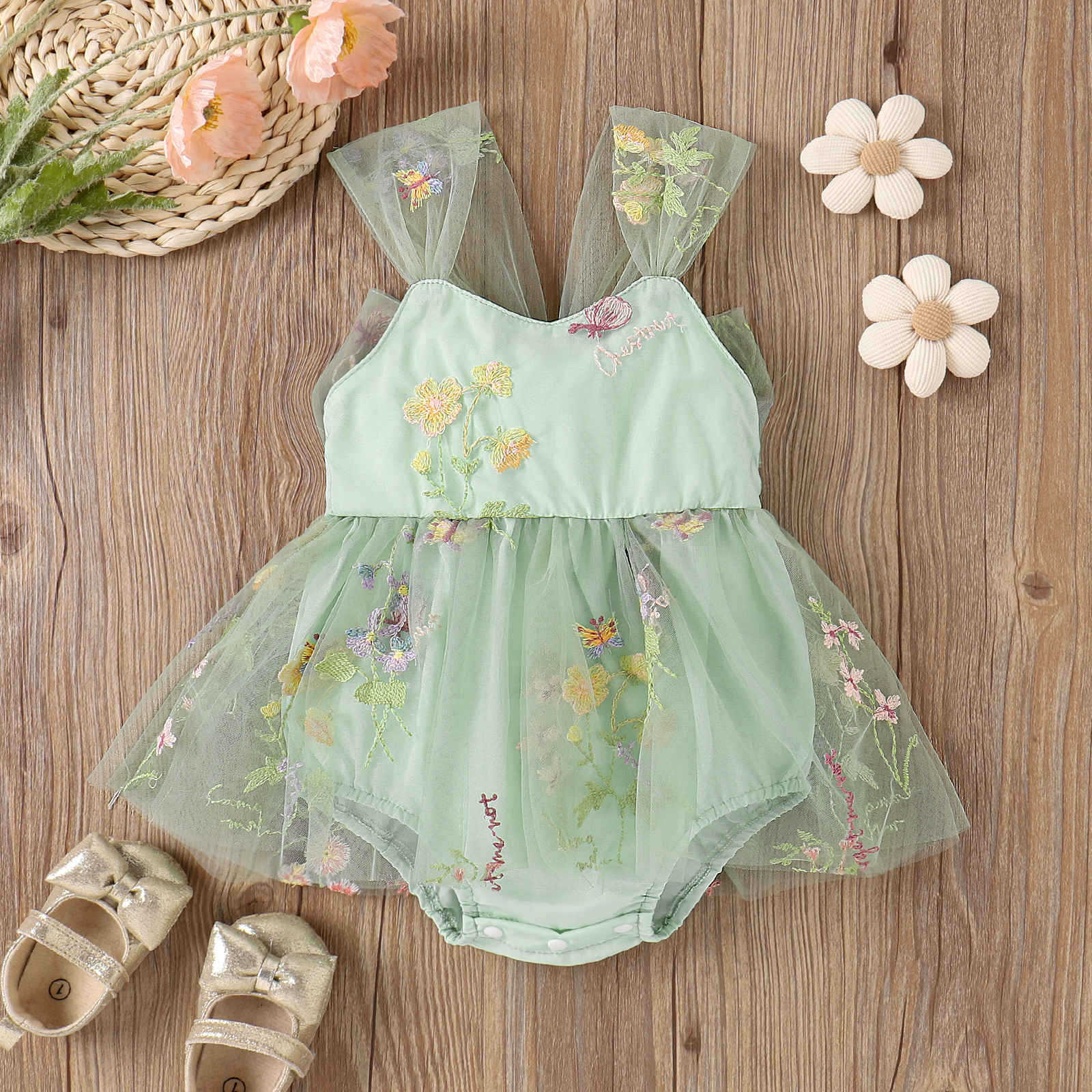 Baoxin children's clothing Korean version spring and summer girls baby sling embroidered flowers mesh princess can open crotch fart baby romper