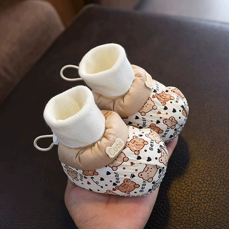 Autumn and winter infant shoes plus velvet 0-1 year old baby soft sole non-falling cotton shoes keep warm newborn full moon shoes and socks