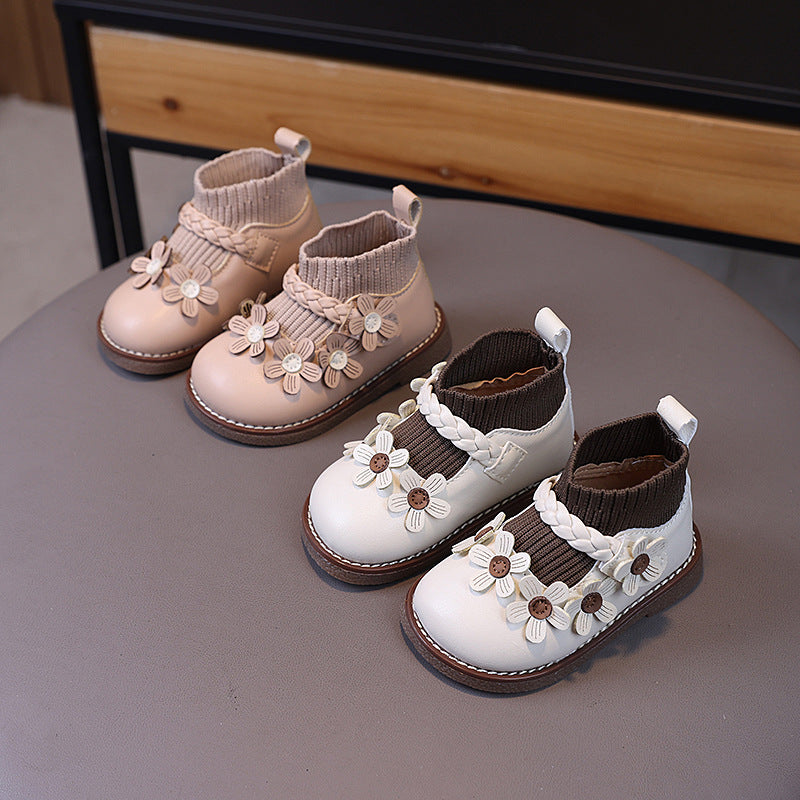 One piece of spring and autumn shoes for 1-2 years old baby girl baby short boots breathable baby soft bottom non-slip toddler shoes