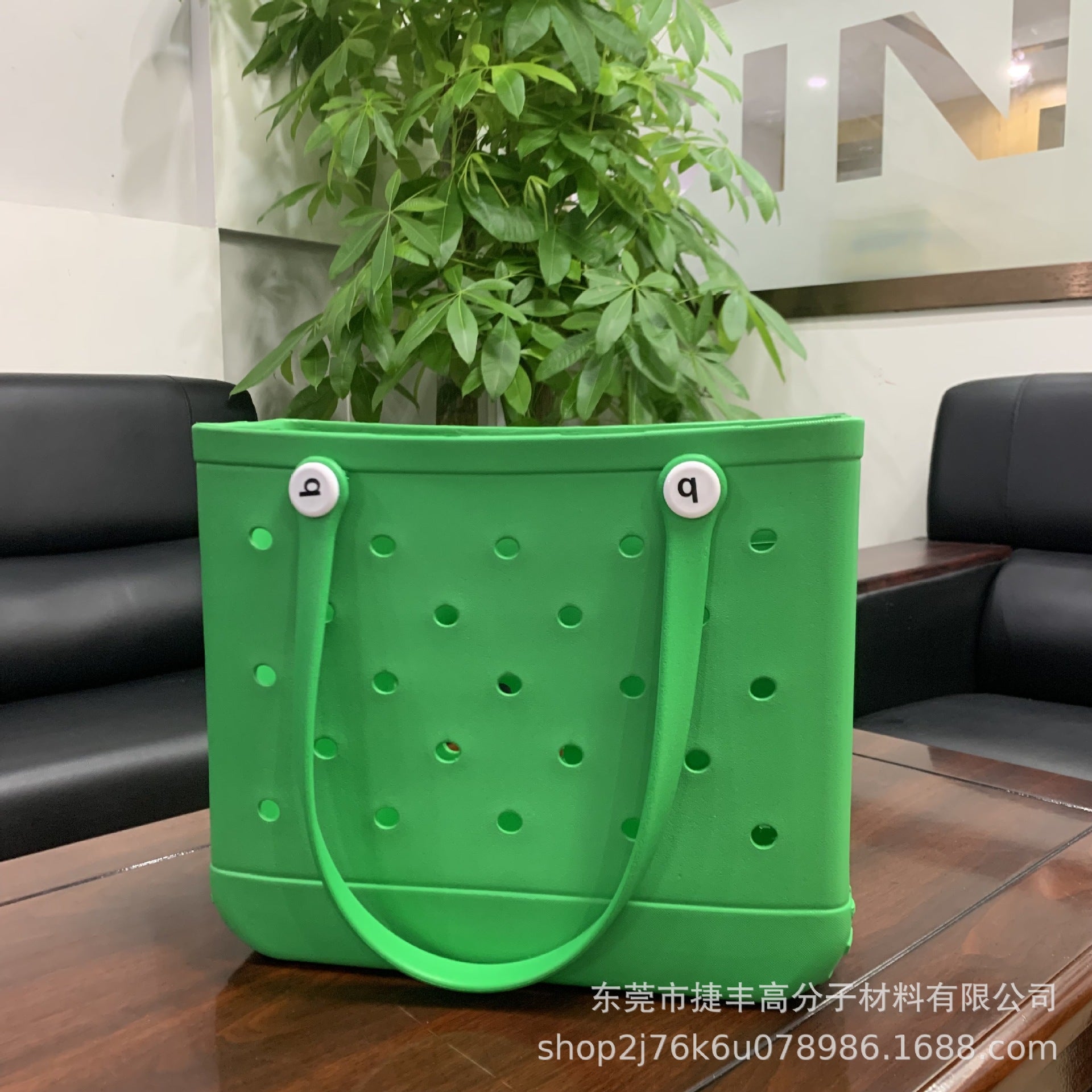 New supply EVA beach bag European and American fashion portable women's hole bag printed pet storage handbag