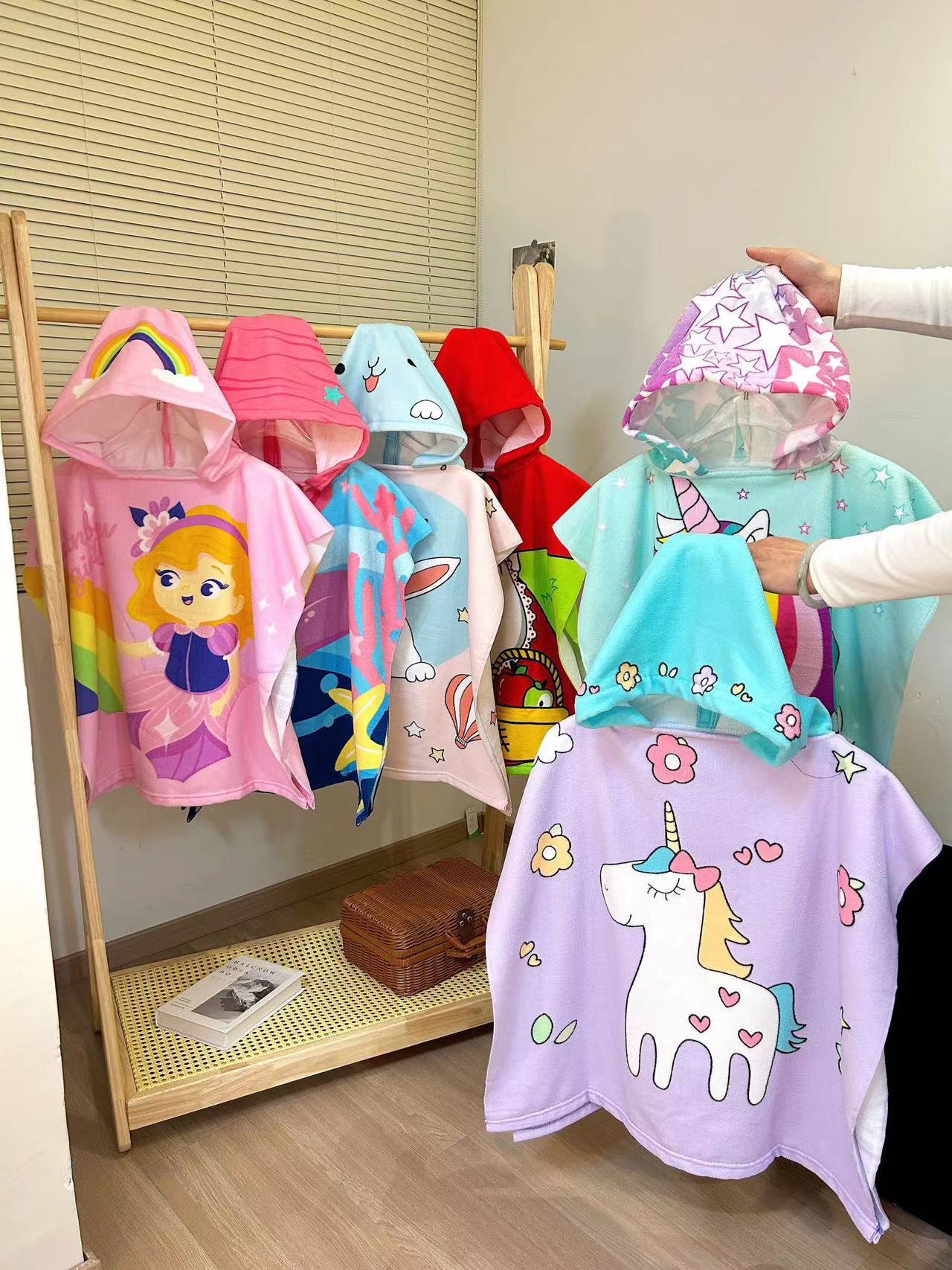 Cartoon Children's Bath Towel Cape Wearable Hooded Cape Baby Bath Absorbent Quick-Drying Beach Towel Bathrobe Towel