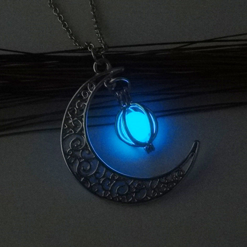 European and American luminous simple accessories, a variety of popular fashionable and versatile luminous hollow necklaces, women's Halloween accessories