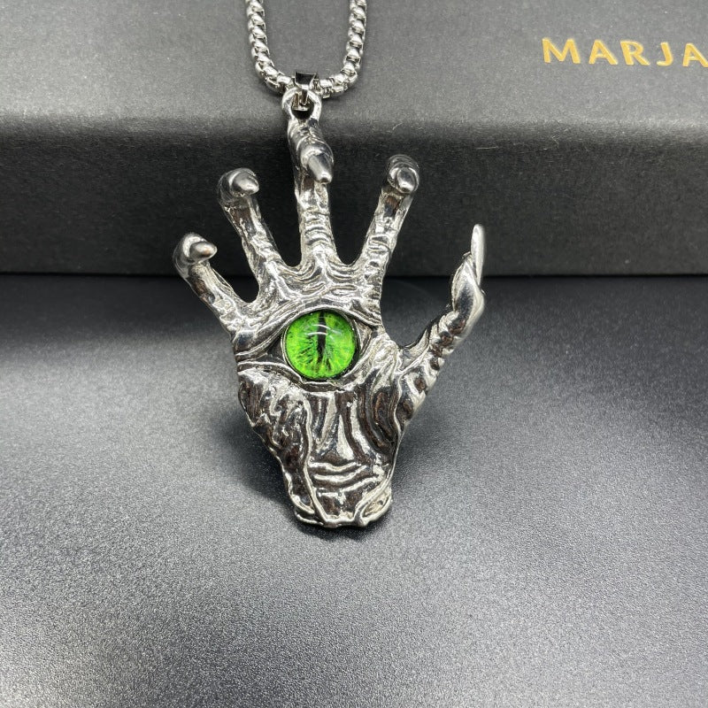 Retro Hip Hop Skull Titanium Steel Necklace Men and Women Domineering Skull Pendant Necklace Halloween Dress Up Gift Pendant