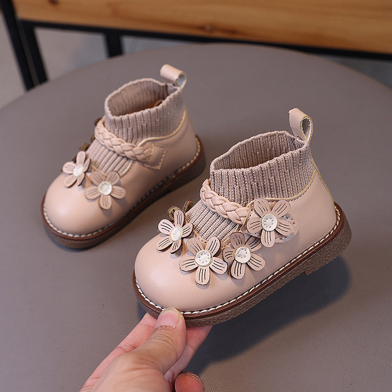 One piece of spring and autumn shoes for 1-2 years old baby girl baby short boots breathable baby soft bottom non-slip toddler shoes