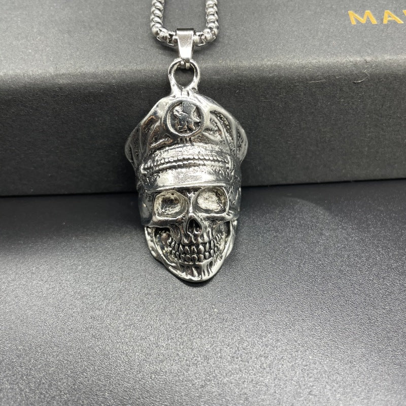 Retro Hip Hop Skull Titanium Steel Necklace Men and Women Domineering Skull Pendant Necklace Halloween Dress Up Gift Pendant