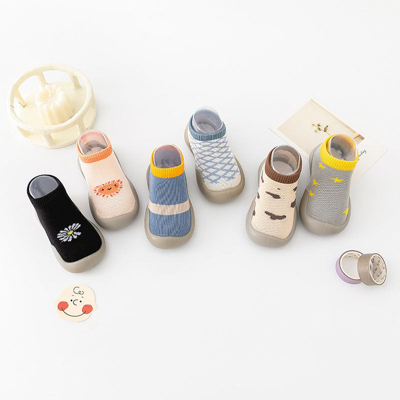 2022 spring and autumn short breathable socks shoes baby casual indoor floor toddler shoes soft bottom non-slip spot socks shoes