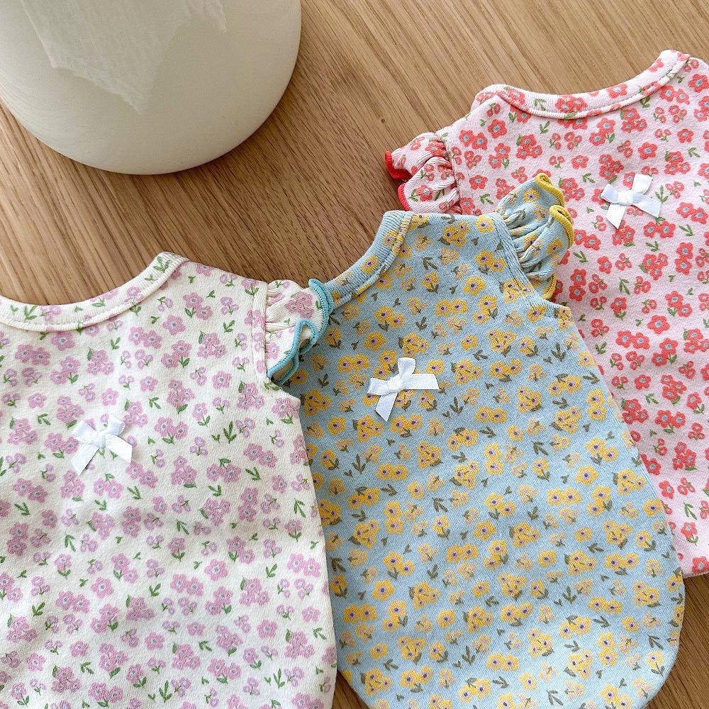 Three-dimensional small flower traction sling spring and summer thin dog clothes Teddy Yorkshire terrier small puppy pet clothes