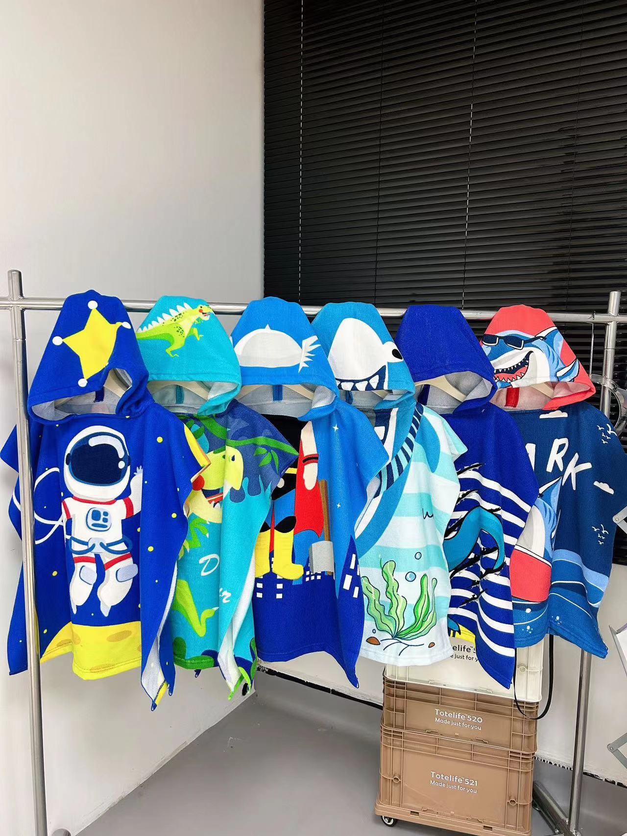 Cartoon Children's Bath Towel Cape Wearable Hooded Cape Baby Bath Absorbent Quick-Drying Beach Towel Bathrobe Towel
