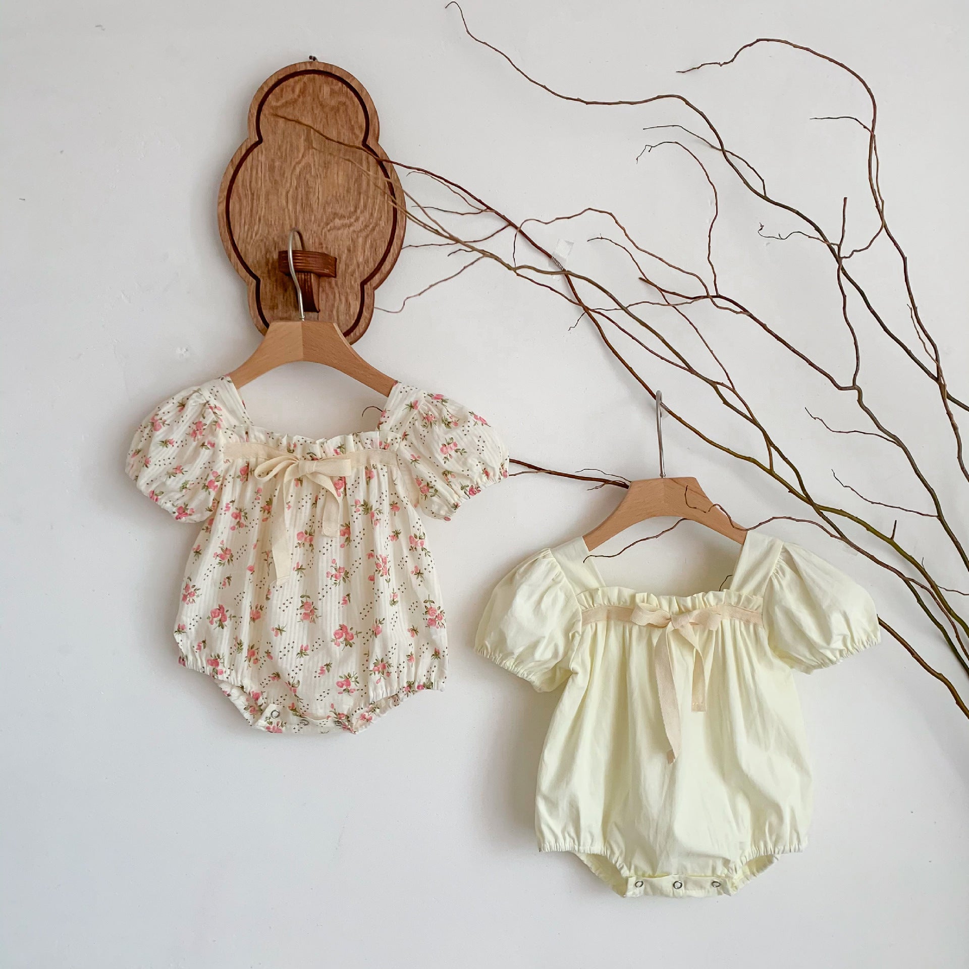 2023 Summer Infant and Toddler Jumpsuit Small Floral Bow Knot Baby Girl Puff Sleeve Harness Covered Romper