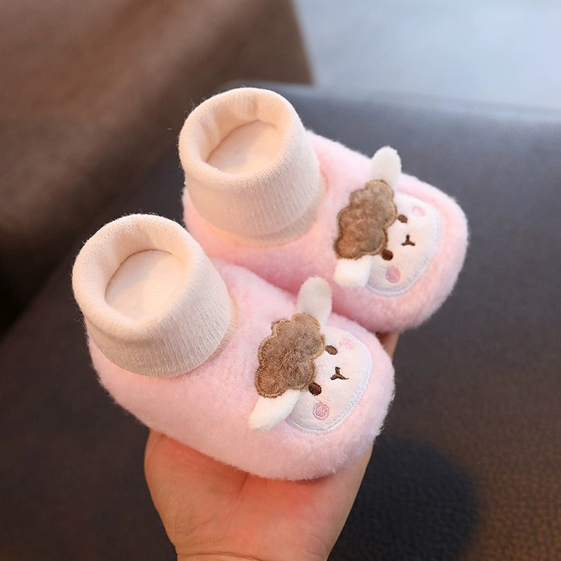 Autumn and winter infant shoes plus velvet 0-1 year old baby soft sole non-falling cotton shoes keep warm newborn full moon shoes and socks