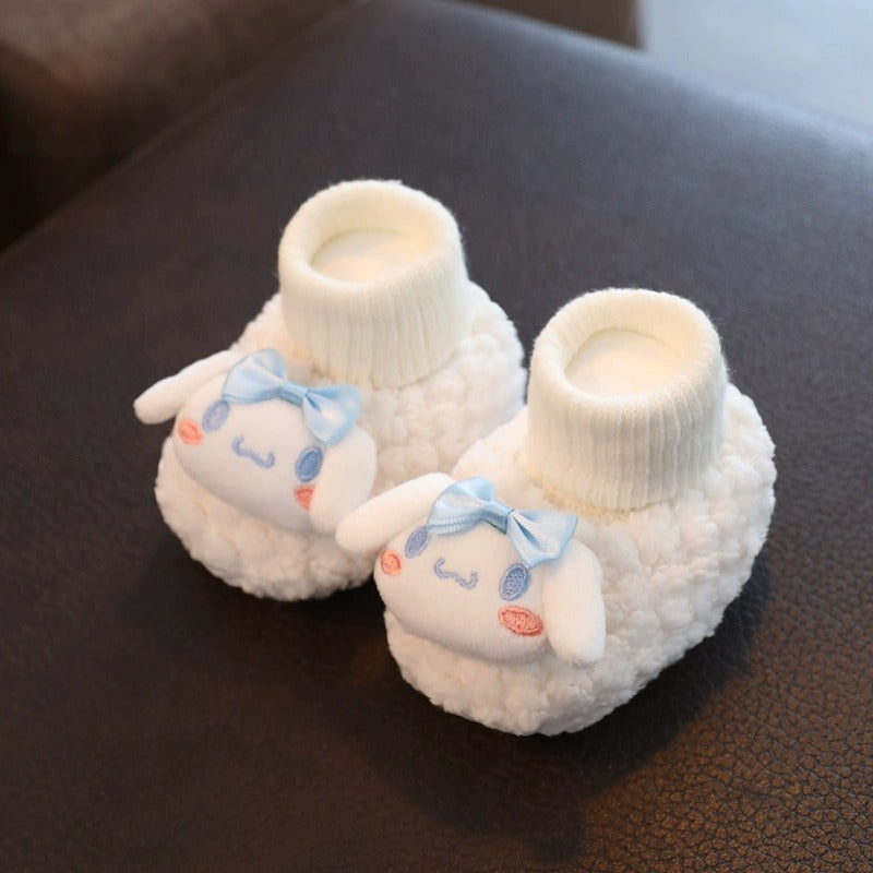 Autumn and winter infant shoes plus velvet 0-1 year old baby soft sole non-falling cotton shoes keep warm newborn full moon shoes and socks