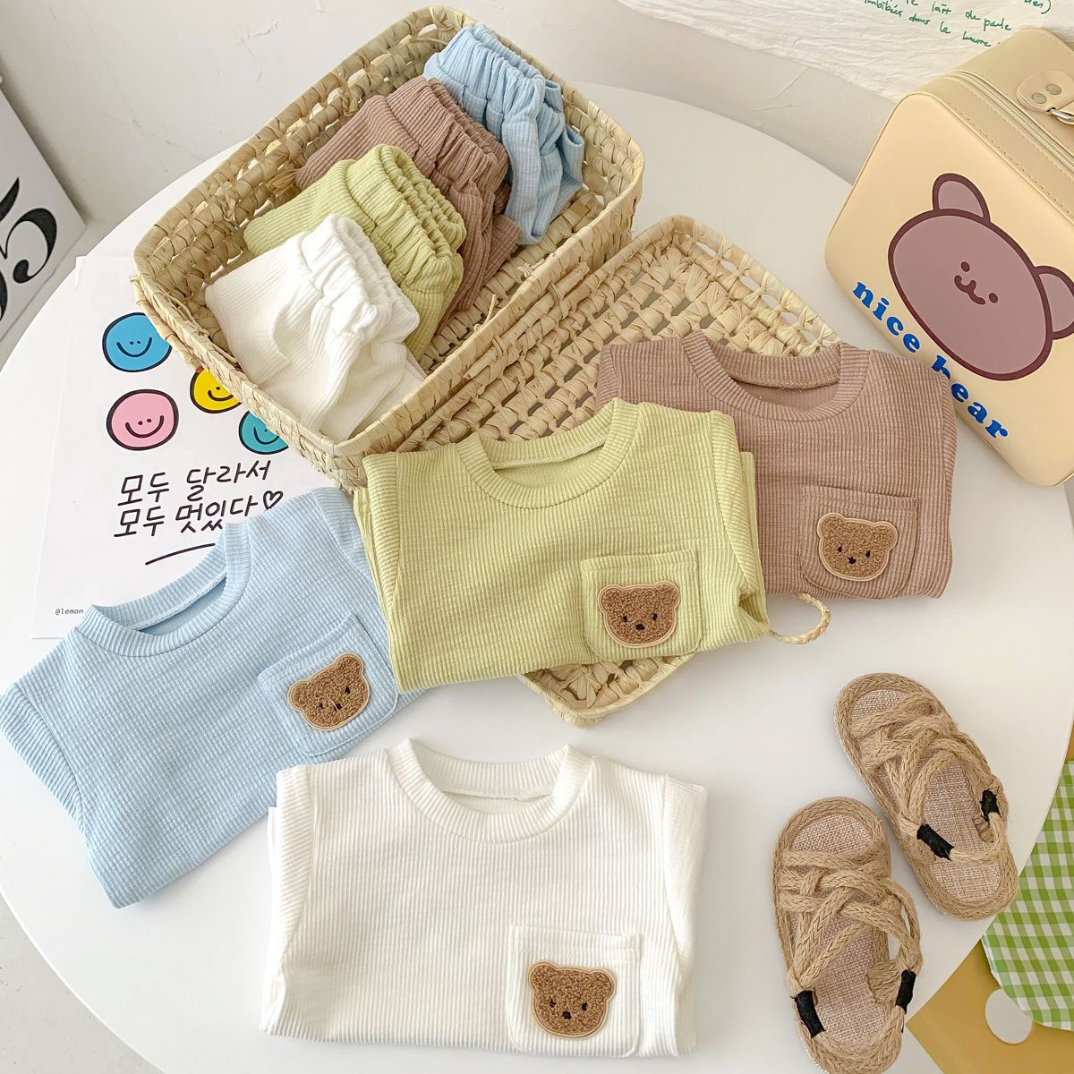 Summer Korean version of small and medium-sized children's shorts and short-sleeved suits for boys and girls baby waffle bear casual thin two-piece suits