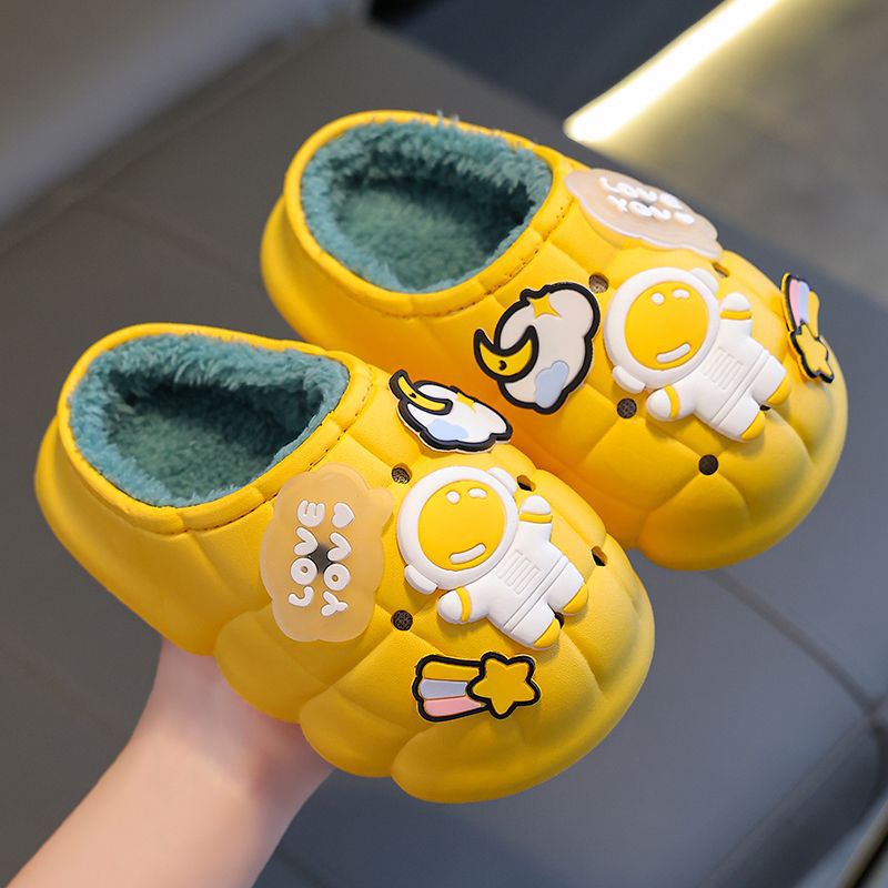 Winter children's cotton slippers for boys and girls, non-slip, warm and velvet home bags, baby outer wear, children's furry cotton shoes