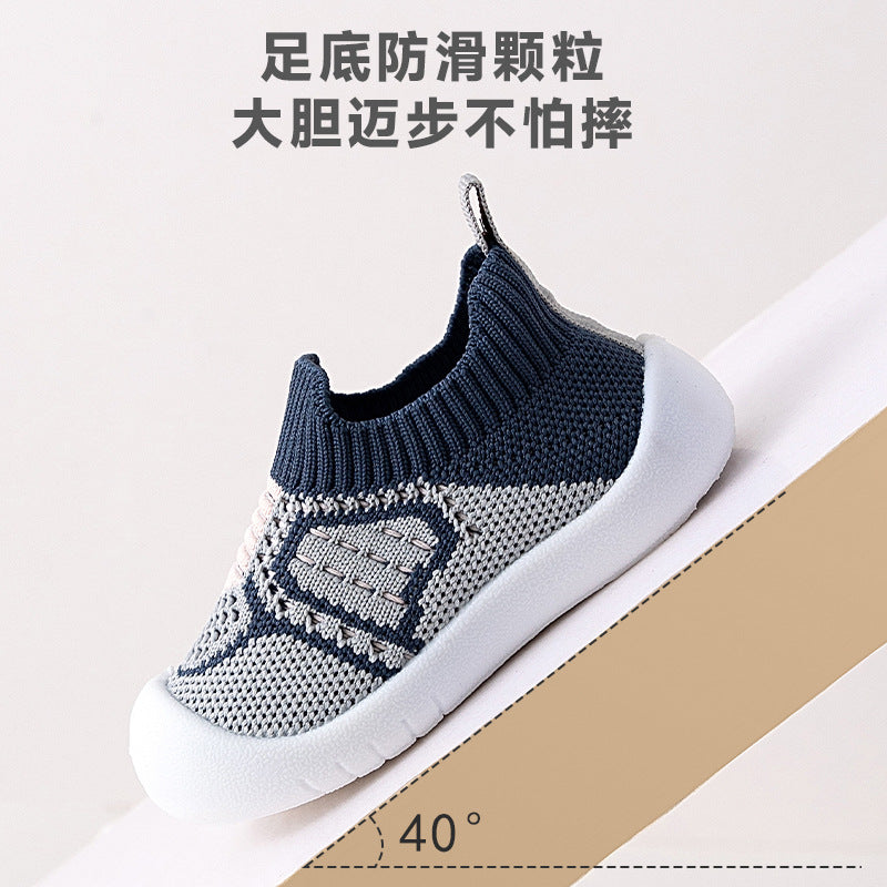 Children's new toddler shoes hot style spring and autumn casual all-match baby sneakers soft sole slip-on Korean version of flying woven women's shoes