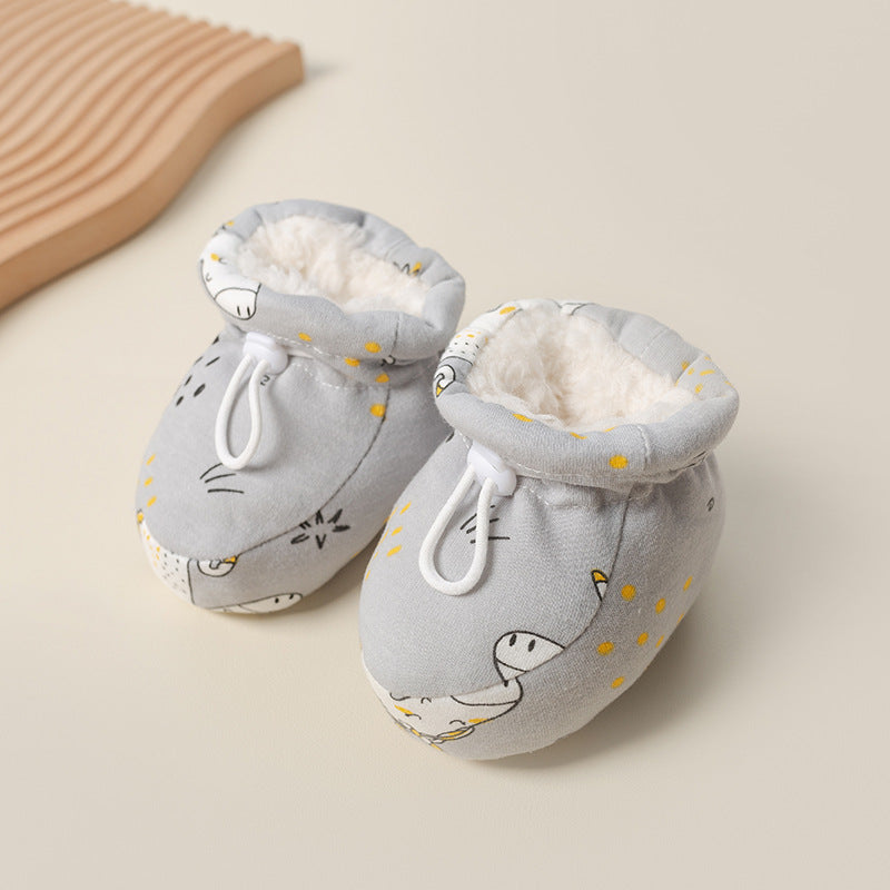 Thickened baby shoes for autumn and winter with velvet to keep warm for newborns 06 months baby cotton shoes 612 months