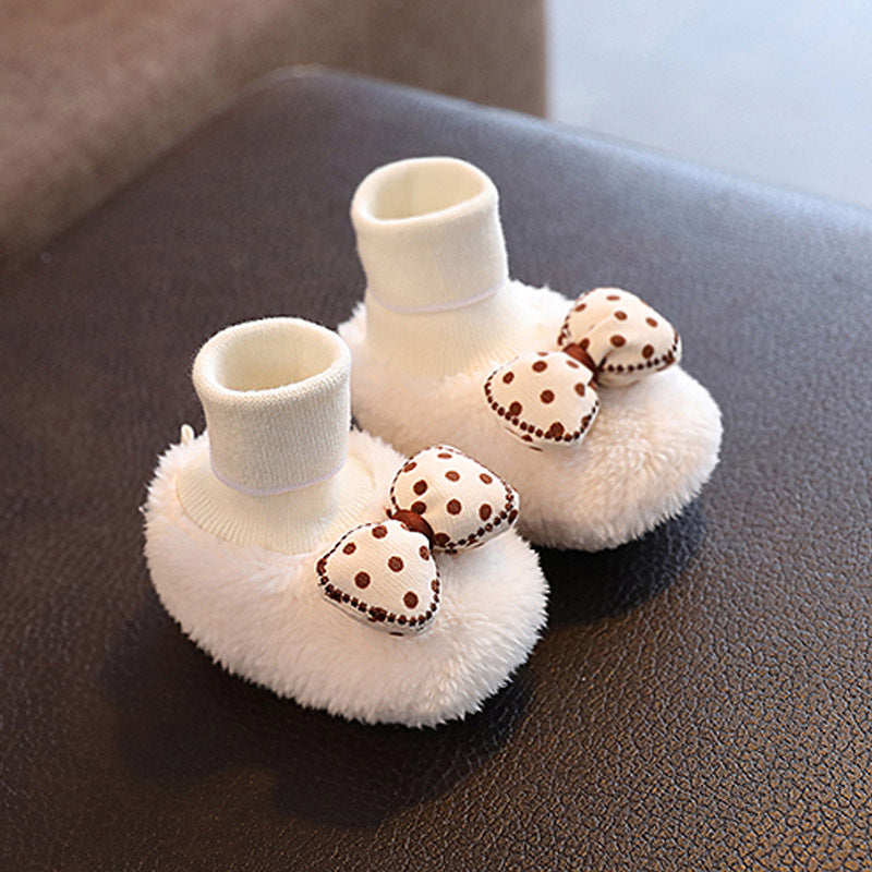 Autumn and winter infant shoes plus velvet 0-1 year old baby soft sole non-falling cotton shoes keep warm newborn full moon shoes and socks