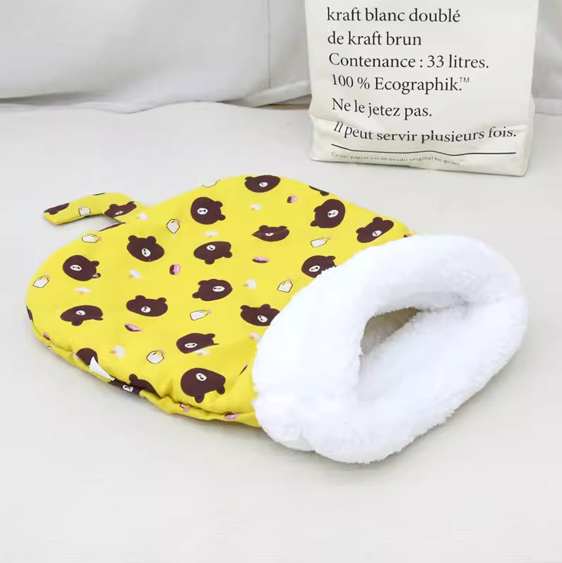 Cat sleeping bag pet tunnel cat bed net celebrity semi-enclosed cat and dog quilt autumn and winter model drill hole warm cat quilt