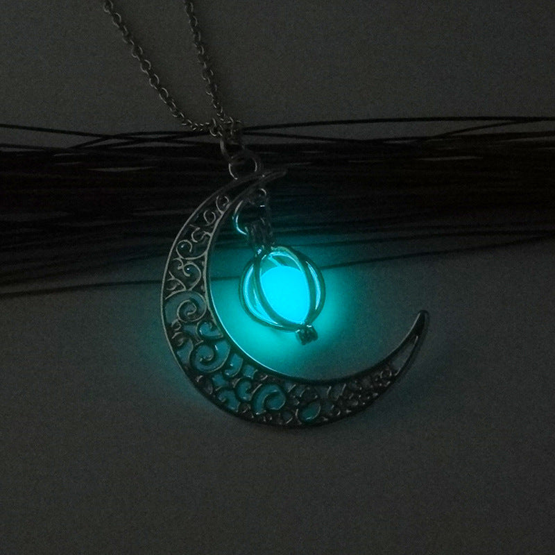 European and American luminous simple accessories, a variety of popular fashionable and versatile luminous hollow necklaces, women's Halloween accessories