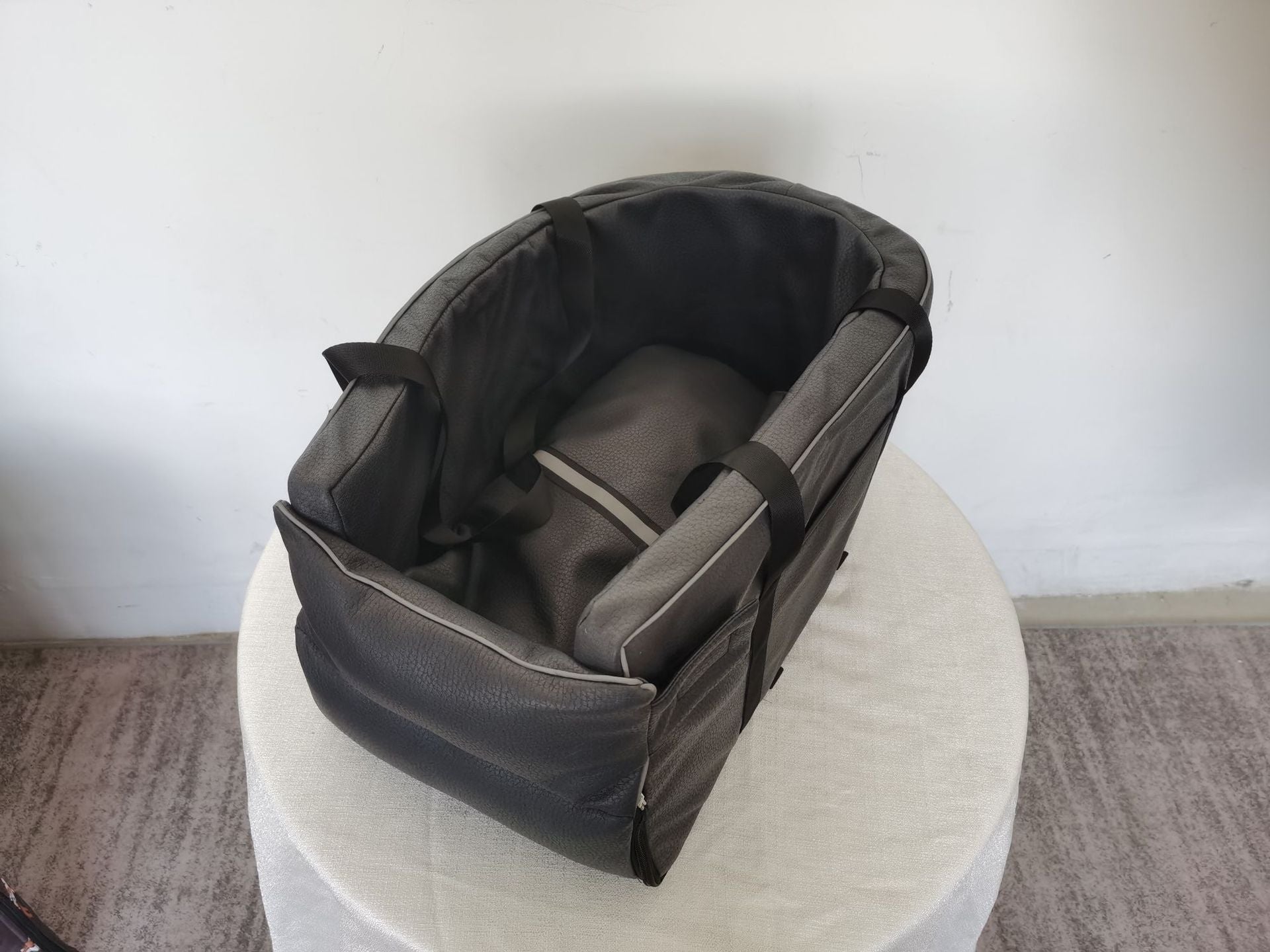 Amazon best-selling car dog kennel car pet car mat safety seat center control pet kennel